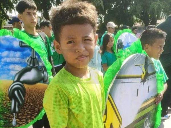 Relatos del padrastro del menor revelan que, durante la búsqueda, se encontraron algunas pertenencias de Elvis Eliú Bautista, luego de que este cayera al agua al intentar sacar la chancleta de su hermano. ¿Qué lograron encontrar? Aquí los detalles