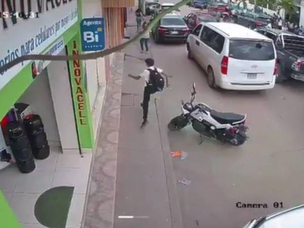 De acuerdo con la información preliminar, el hecho no dejó personas heridas.