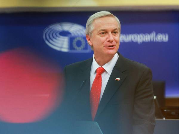 José Antonio Kast expresa desacuerdo con el envío de ayuda a Cuba.