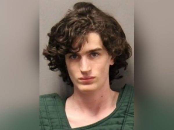 El joven Bradley Scott Sayer, de 18 años, asesinó a dos personas e hirió a un menor en la biblioteca de Chico antes de ser capturado por la policía.