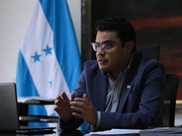 El vicecanciller hondureño comparó a Salvador Nasralla con el depredador sexual Jeffrey Epstein.