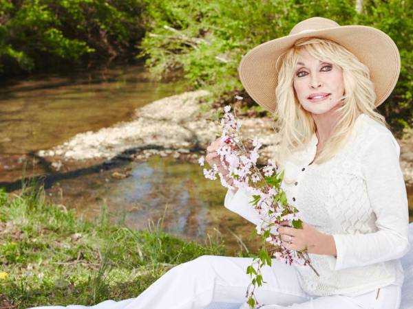 Parton tuvo varias recaídas de salud que la llevaron a cancelar compromisos importantes, como una residencia en Las Vegas o su asistencia a recibir el Oscar honorífico a finales de 2025.