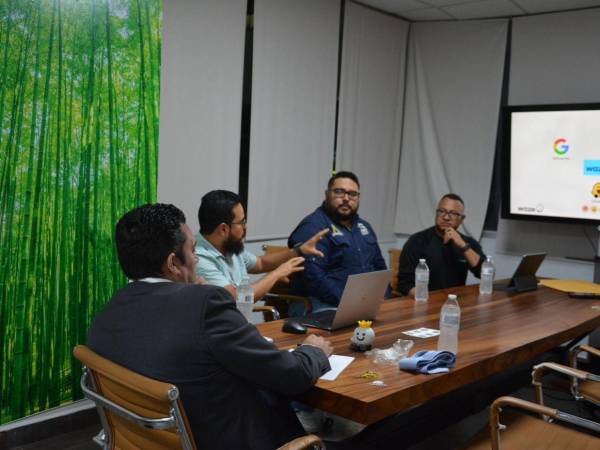 En un encuentro estratégico, la Alcaldía del Distrito Central y Waze for Cities acordaron colaboración para alertar sobre cierres, baches y eventos viales.