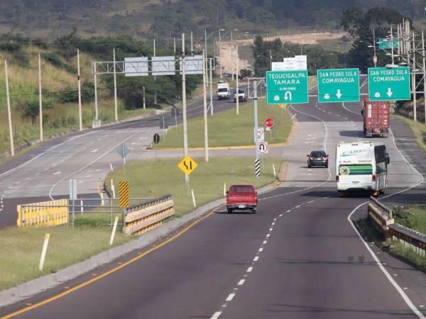 El titular de la SIT reconoció que todavía existen carreteras con problemas de señalización y recomendó, cuando sea posible, utilizar las vías durante el día.