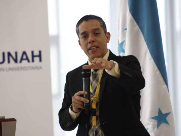 El rector de la UNAH, Odir Fernández, escribió en su cuenta de X que es momento de que las actuales autoridades del país vuelvan su atención hacia la academia para buscar solución a los problemas nacionales.