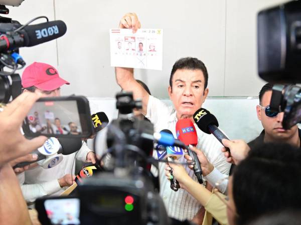 Salvador Nasralla es el candidato presidencial del Partido Liberal.