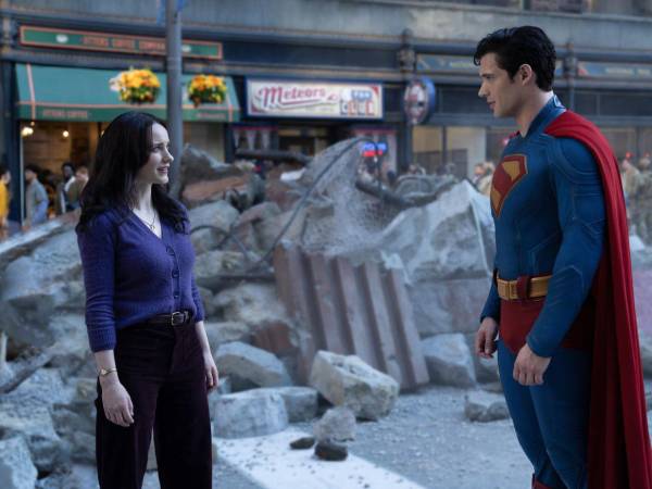 Superman, la nueva saga del legendario héroe de Estudios DC, sigue liderando la taquilla en su segunda semana de estreno.