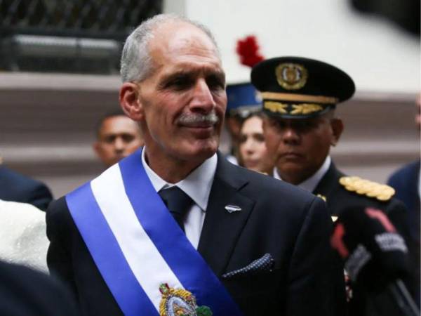 El mandatario también informó que la casa matriz de la Operadora Portuaria Centroamericana (OPC) en Filipinas anunció una inversión de 100 millones de dólares para continuar con el desarrollo de la terminal.