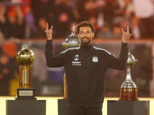 Con una fiesta de bienvenida gratuita en el Estadio Monumental, ‘Vozinha’, el portero de Cabo Verde figura del Mundial 2026, finalmente se instaló en Chile, tras fichar con Colo Colo por seis meses con opción de renovar por un año en 2027.