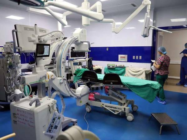 Los nuevos y modernos quirófanos permitirán aumentar la capacidad de pacientes que llevan esperando varios meses por una cirugía en el centro asistencial.