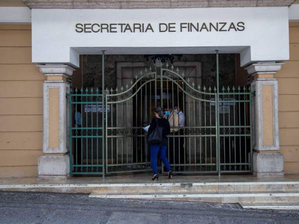 Los ingresos tributarios han sido los más relevantes en el superávit del gobierno, según datos oficiales.