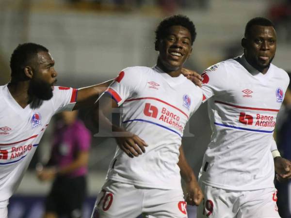 Imágenes del desarrollo del partido.