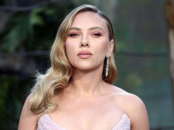 Scarlett Johansson recuerda una industria en la que las oportunidades profesionales para las actrices jóvenes eran escasas y los comentarios sobre su apariencia física, moneda corriente.