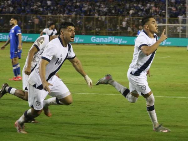 Guatemala derrotó a El Salvador y sigue de cerca a Surinam y Panamá en la eliminatoria.