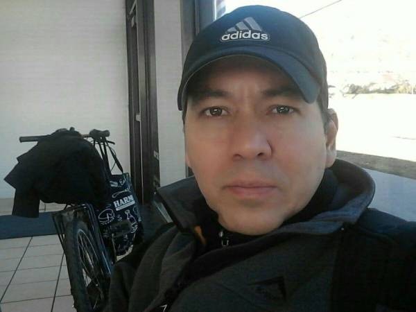 El Servicio de Inmigración y Aduanas (ICE) de Estados Unidos detuvo al periodista venezolano Wilmer Solano en Miami Beach pese a tener una solicitud de asilo pendiente, según denunciaron este martes su familia y una organización del gremio.