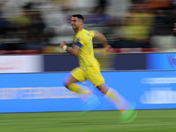 El delantero portugués Cristiano Ronaldo, jugador del Al Nassr saudí, antes de los 30 años marcó alrededor de 463 goles entre clubes y selección. Desde que cumplió 30 en adelante ha anotado más de 500 goles adicionales.