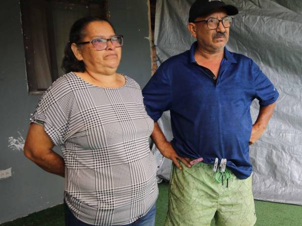 Doña Ernestina y su esposo Rosendo, abren las puertas de su hogar a peregrinos con fe, devoción y 50 años de tradición solidaria en Tegucigalpa.