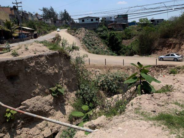 El Distrito Central informó que avanza el proyecto de reconstrucción de la caja puente en Reynel Fúnez, una obra esperada por vecinos del sector sur capitalino.