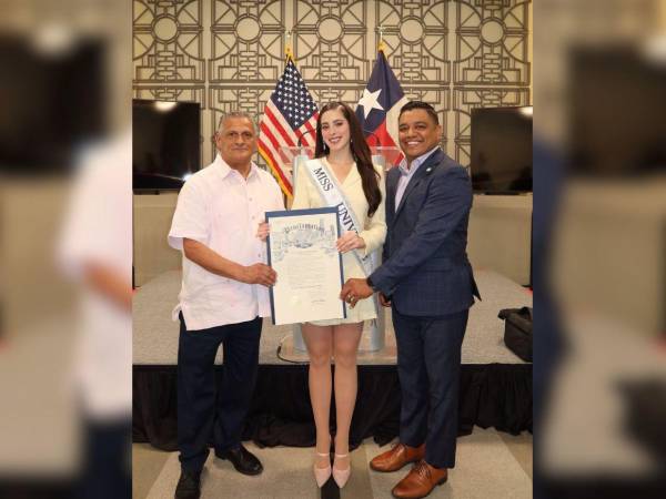 La mexicana Fátima Bosch, Miss Universo 2025, recibió un reconocimiento oficial durante su visita a Houston, Texas, donde el 20 de agosto fue proclamado como el “Fátima Bosch Day”, en homenaje a su trayectoria, liderazgo, labor filantrópica e impacto internacional.