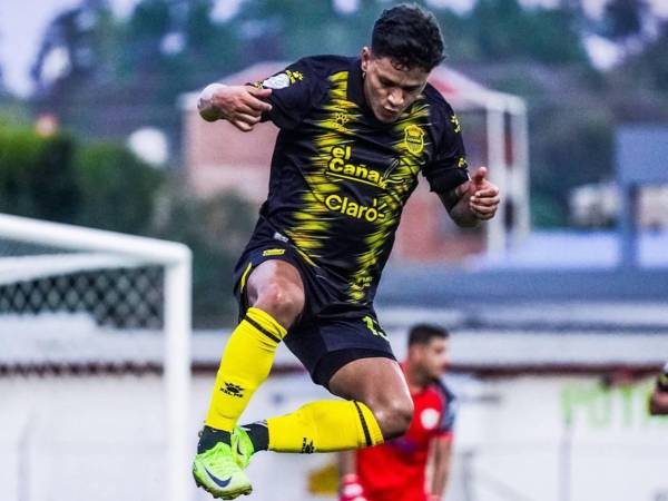 Así celebró Bryan Moya su gol en el partido.