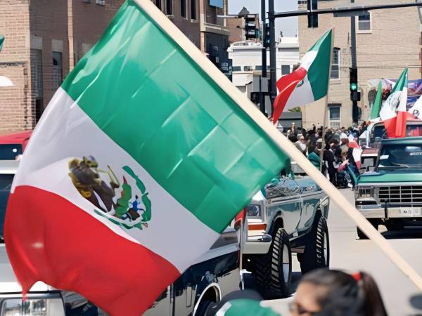 La decisión se produce tras antecedentes de detenciones masivas durante operativos federales el año pasado, que generaron protestas en barrios latinos.