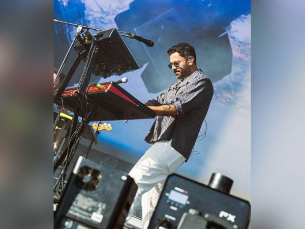 Jonathan Meléndez era tecladista y productor, tenía 38 años, y un socio suyo estaría involucrado con su muerte y la de su familia.
