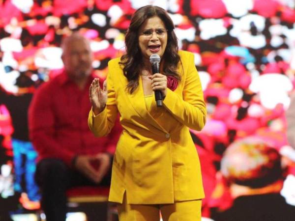 La candidata presidencial Rixi Moncada se pronunció sobre las reformas al Inprema, apoyando los derechos de los docentes hondureños.