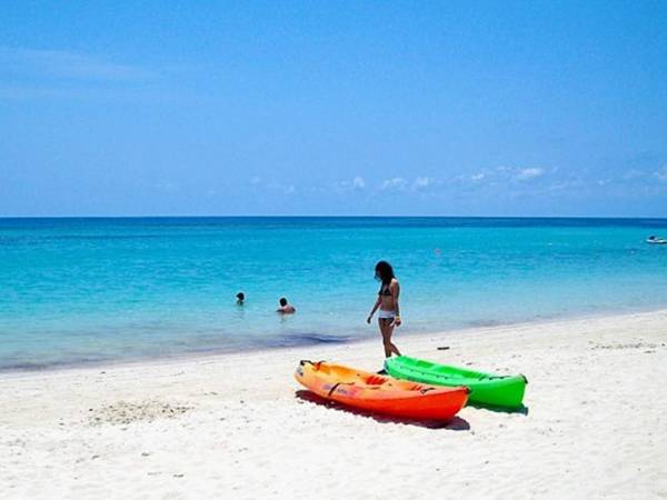 <b>1.- West Bay, Roatán</b>: Aguas cristalinas y arena blanca hacen de West Bay un paraíso caribeño ideal para relajarse y se posiciona entre las mejores playas de Honduras.
