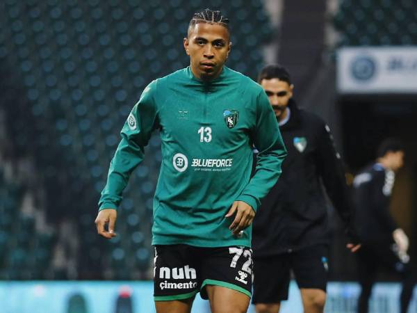 Rivas salió lesionado en la goleada contra el Yeni Malatyaspor.