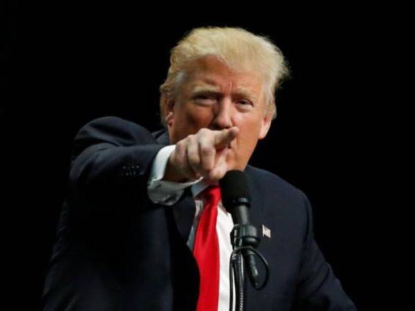 Para los analistas, Donald Trump está desesperado por mejorar sus índices de aprobación en las brechas más jóvenes, que suelen influir en las elecciones.