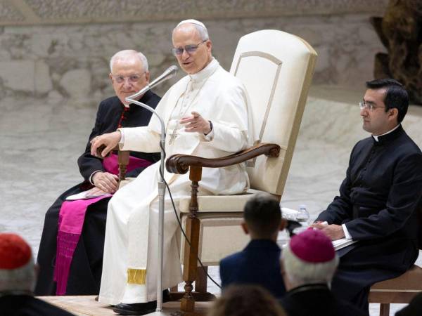 El papa León XIV instó a las familias a vivir su fe y fortalecer el matrimonio frente a las uniones efímeras.