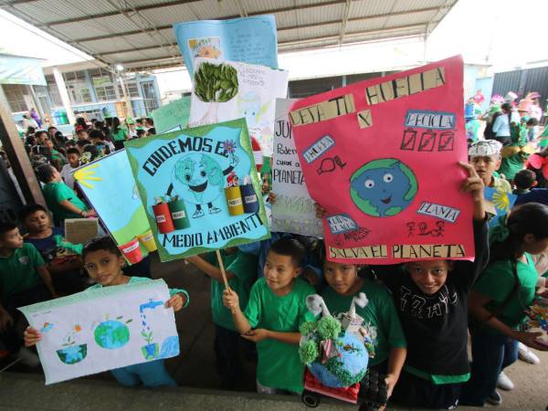 La defensa por el ambiente se mantiene activa gracias a los estudiantes de Escuelas Amigables con el Ambiente.