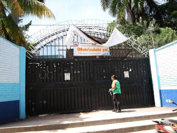 La escasez de pupitres y medicamentos ha provocado molestias y preocupación no solo para los alumnos, que son quienes día a día los necesitan, sino también entre los padres de familia.