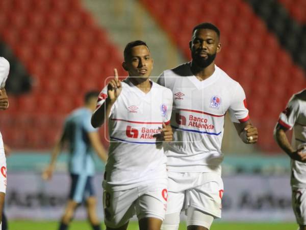 Imágenes del desarrollo del partido.