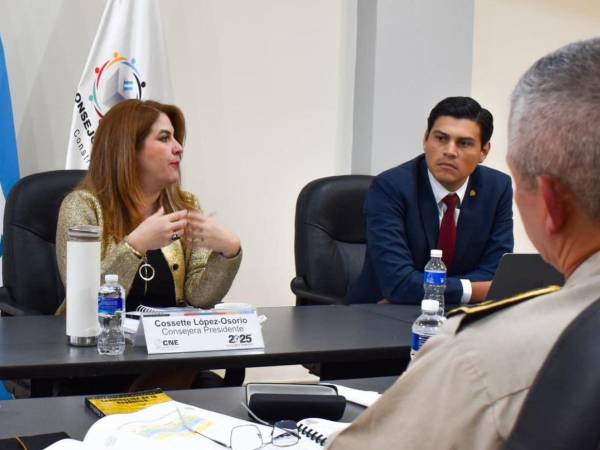 Cossette López tildó de “cobarde” a Marlon Ochoa tras no presentarse a la audiencia.