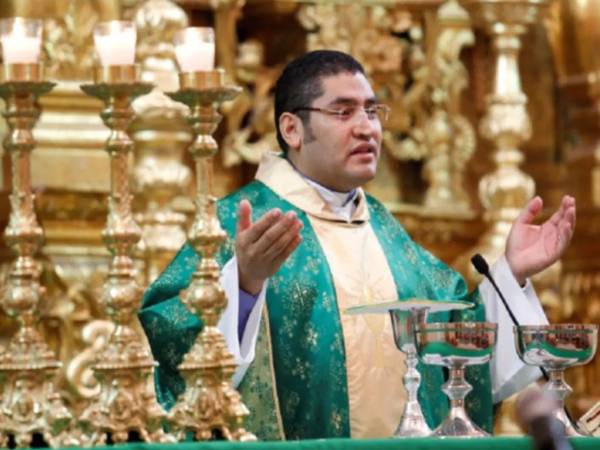 El sacerdote Carlos Rubio aseguró que la celebración de Reyes Magos es una fecha para compartir y dar una mano amiga a los más necesitados.