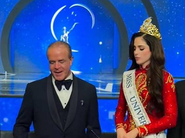 Un momento tenso se viralizó cuando una reportera de CNN lo cuestionó sobre si el concurso fue amañado y él rechazó la interrogante.