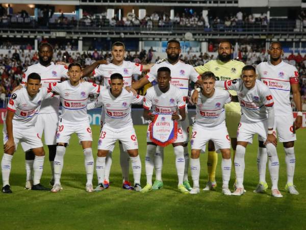 Ambos futbolistas salieron lesionados en el partido ante Alajuelense por Copa Centroamericana.