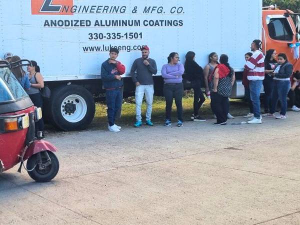 La falta de organización en las mesas fue señalada por los votantes como la causa del retraso, lo que generó molestias entre los ciudadanos del sector.