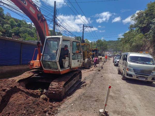 El carril izquierdo, central y derecho están culminados en un 90% y según las estimaciones de los ingenieros, la fundición completa de estos tres carriles faltantes, podría estar finalizada en los últimos días de septiembre.