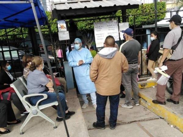 En la clínica periférica 3, ubicada en la conocida colonia Kennedy las atenciones en algunas áreas fueron suspendidas, debido a la falta del vital liquido.