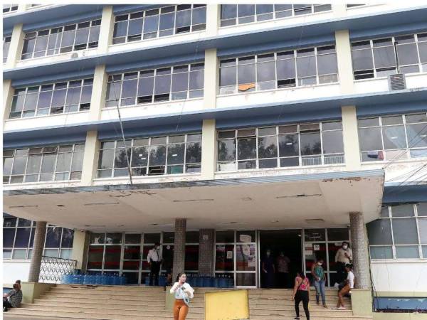 El funcionario subrayó que la falta de presupuesto no solo impacta los salarios, sino también el funcionamiento general del hospital, debido a la falta de insumos.