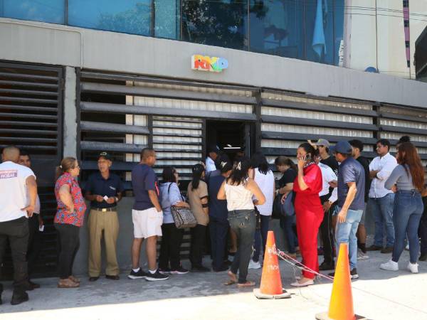 Generalmente trámitar estas constancias tiene un costo de 200 lempiras, se entrega entre 4 y 5 días después de que se realizo la solicitud.