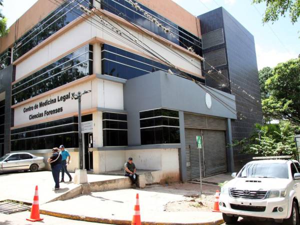 El cuerpo fue ingresado en calidad de desconocido, la mañana de este lunes, a la morgue del Ministerio Público (MP).