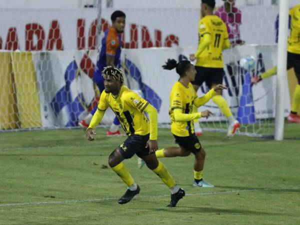 Imágenes del desarrollo del partido.