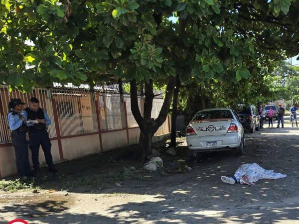 El crimen ha generado consternación entre los vecinos, quienes identificaron al joven y lamentaron lo ocurrido.