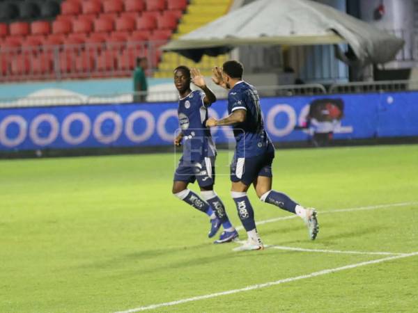 Imágenes del desarrollo del partido.