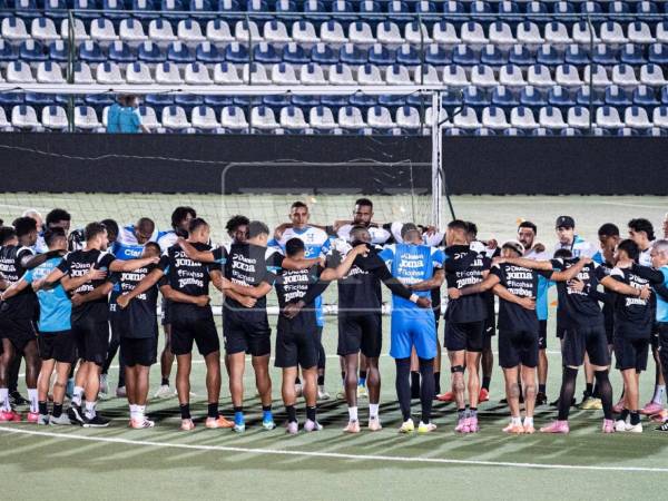 La Bicolor entrenó esta noche en el estadio Nacional de Managua, el cual es de grama sintética.