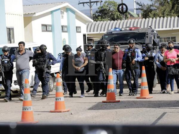 La Policía Nacional y el Ministerio Público ejecutaron la Operación Jaguar, una ofensiva contra el crimen organizado que dejó el aseguramiento de más de 420 millones de lempiras en bienes de presunto origen ilícito, además de varias detenciones ligadas al grupo criminal Los Domínguez. Esto se sabe del duro golpe al narcotráfico.