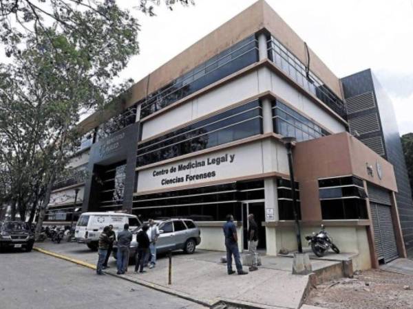 El cadáver fue llevado a la morgue del Centro Legal y Ciencias Forenses.